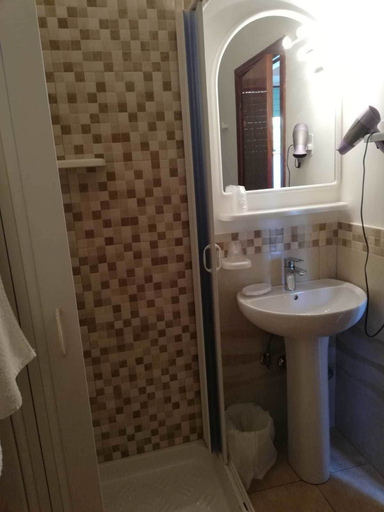 Bathroom 4, Hotel Germania, Cosenza