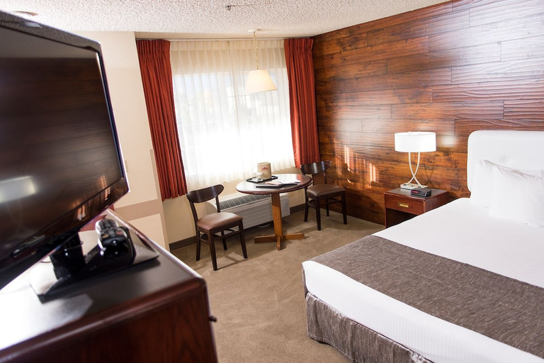 Bedroom 2, Carson Valley Motor Lodge & Suites, Douglas