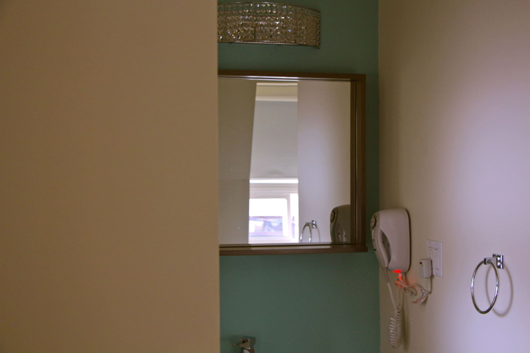 Bathroom 4, Royal Oak Inn, Toronto