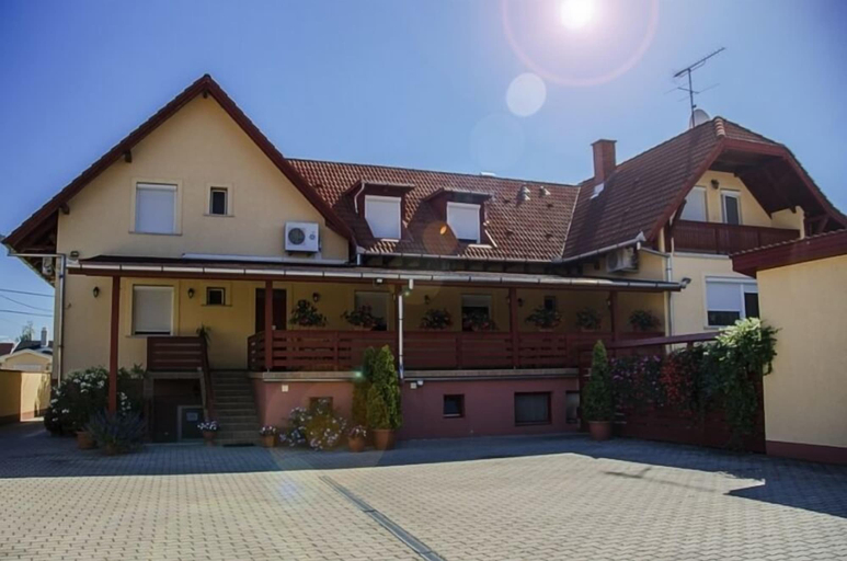 Exterior & Views 2, Arany Patkó Pension, Debrecen