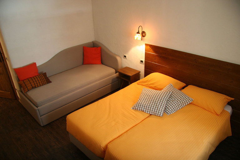 Bedroom 4, Ostello del Castello Tirano, Sondrio