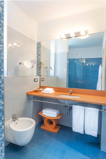 Bathroom 5, Hotel Parigi, Venezia