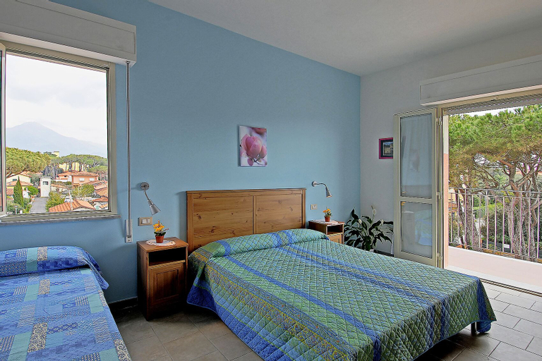 Bedroom 4, Happy Hotel, Lucca