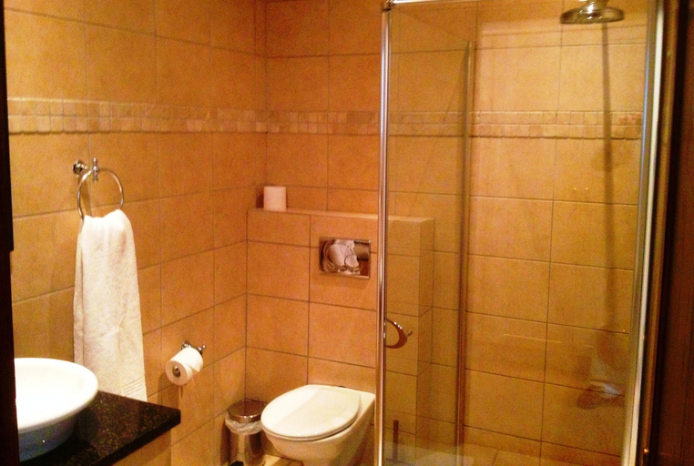 Bathroom 5, Turnberry Boutique Hotel, Eden