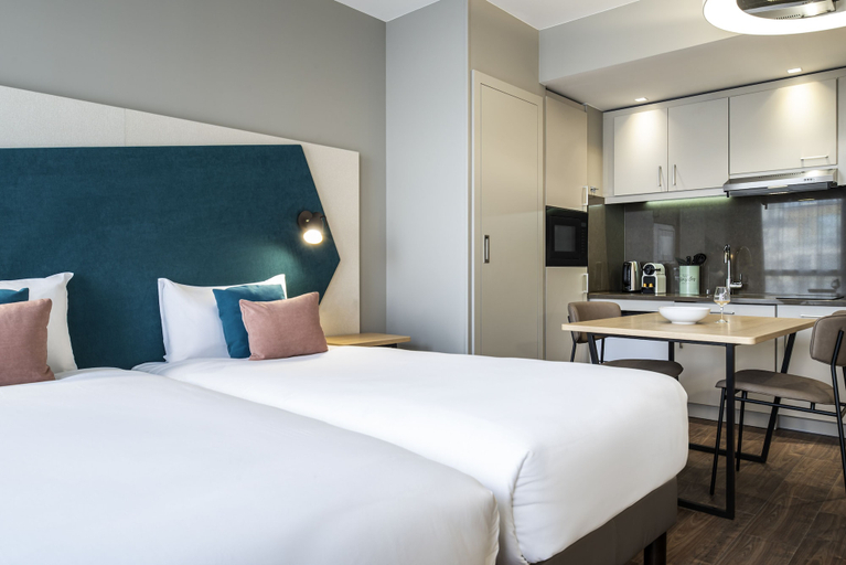 Bedroom 2, Aparthotel Adagio London Brentford, London