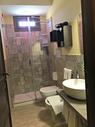 Bathroom 4, Hotel Baia di Venere, Trapani