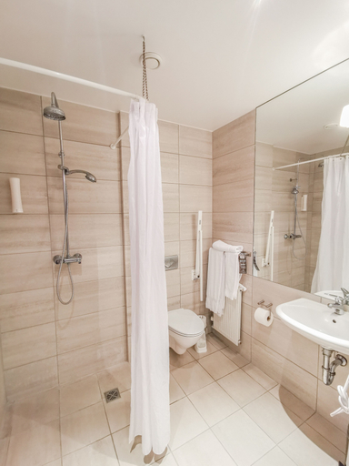 Bathroom 4, Fosshotel Husavik, Húsavík