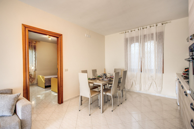 Others 5, Mythos House, Napoli