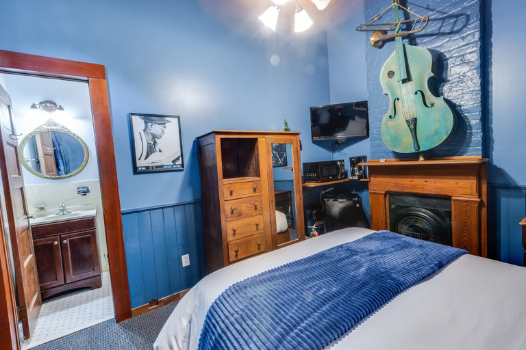 Bedroom 2, Royal Barracks Guest House, Orleans