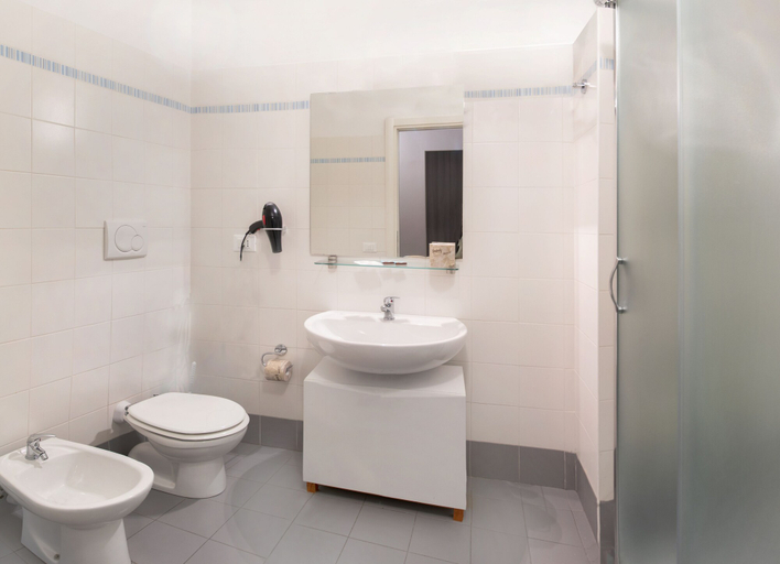 Bathroom 5, Al Borgo, La Spezia