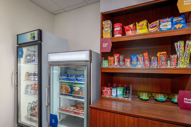 Food & Drinks 5, Baymont by Wyndham Pratt, Pratt