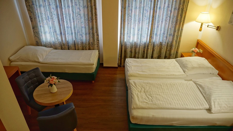 Bedroom 3, Hotel Opal, Region Hannover