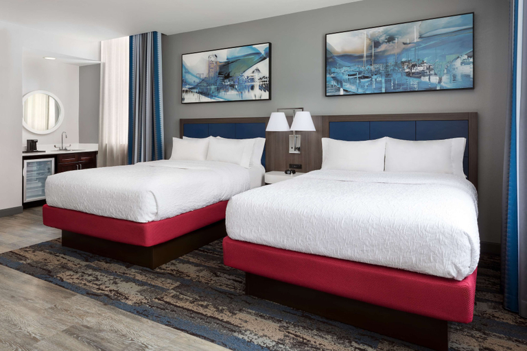 Bedroom 3, Hampton Inn & Suites Baltimore Inner Harbor, Baltimore
