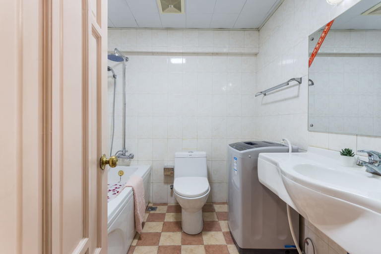 Bathroom 4, Qing Apartment Chungking Express, Chongqing
