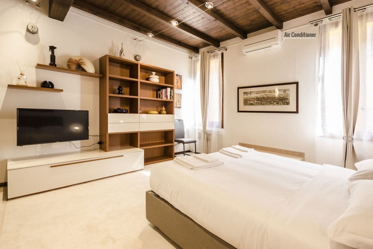 Room 5, Borgo San Pietro Studio, Bologna