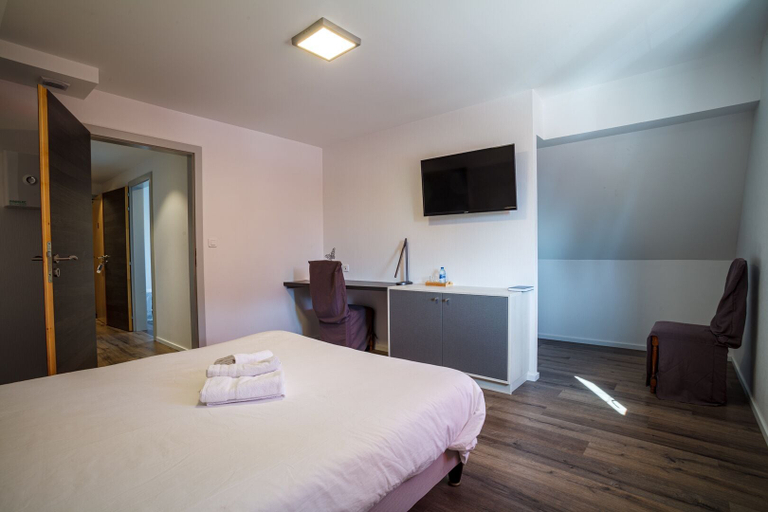 Bedroom 2, Hotel Restaurant Kuentz, Haut-Rhin