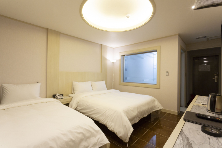 Bedroom 3, Hotel Tirol, Seocho