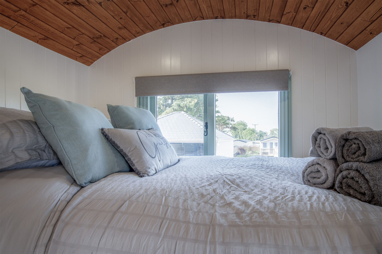 Bedroom 3, Rosemary - 1 Bedroom - Amroth, Pembrokeshire