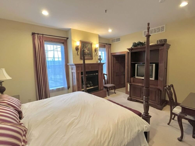 Bedroom 2, The Port Hotel, Ozaukee