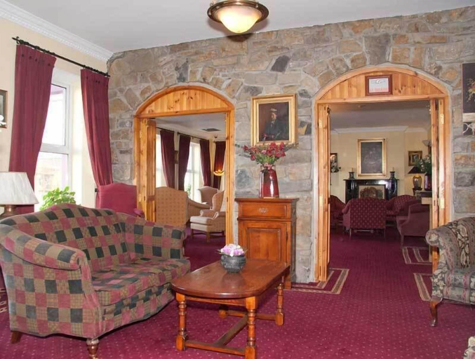 Others 4, Fitzgerald's Hotel