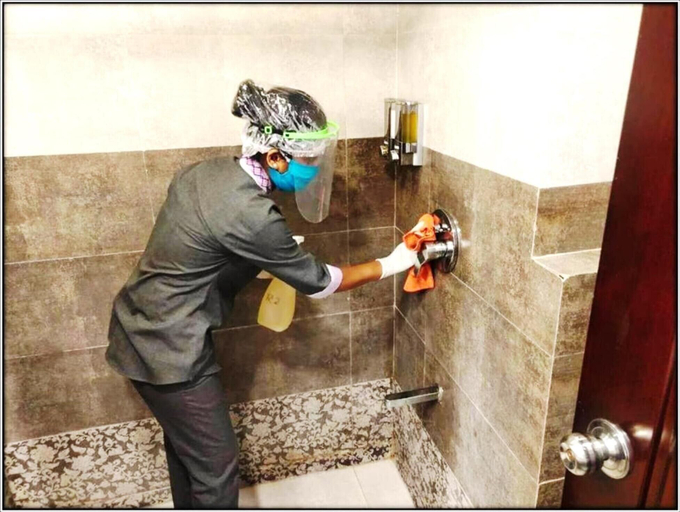 Bathroom 4, Regenta Inn, Vadodara