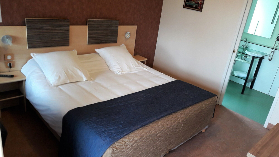 Bedroom 2, Havana, Yonne