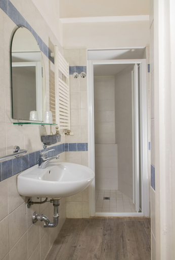 Bathroom 4, Hotel Arlecchino, Rimini