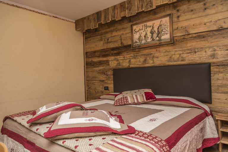 Bedroom 2, Hotel Sauze, Torino