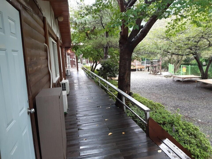 Others 2, Gyeongju Log Cabin, Gyeongju