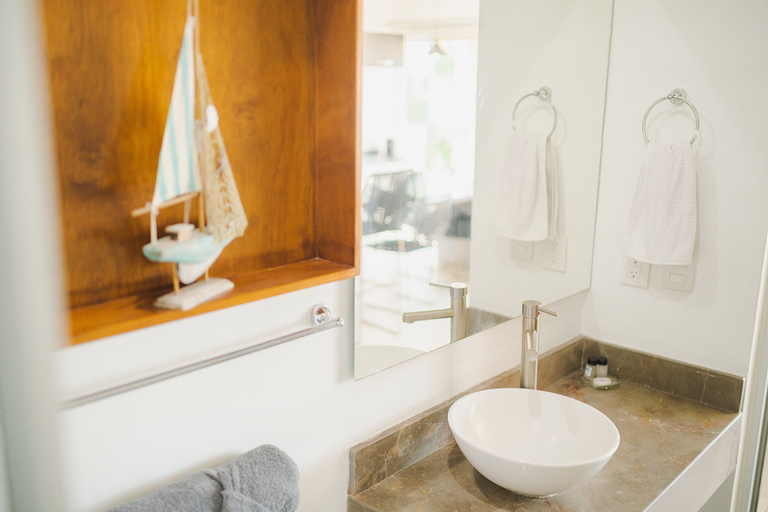 Bathroom 4, Mareta Apartments, Mazatlán