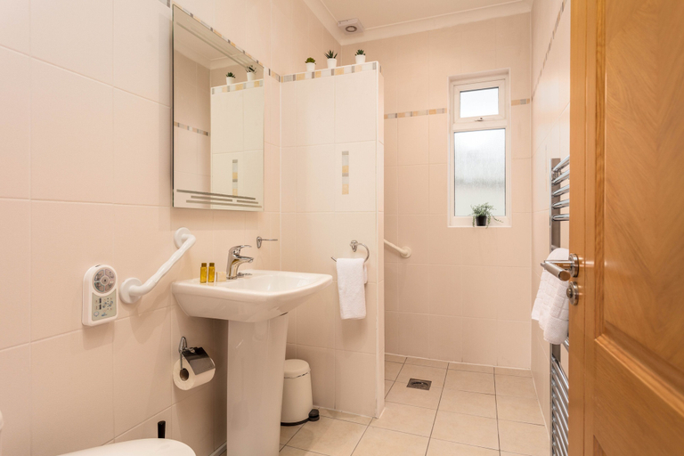 Bathroom 4, Sunset View - Donnini Apartments, South Ayrshire