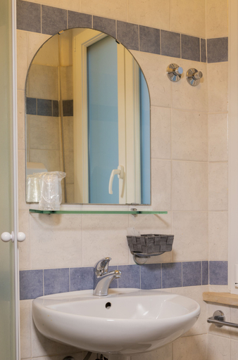 Bathroom 4, Hotel Arlecchino, Rimini