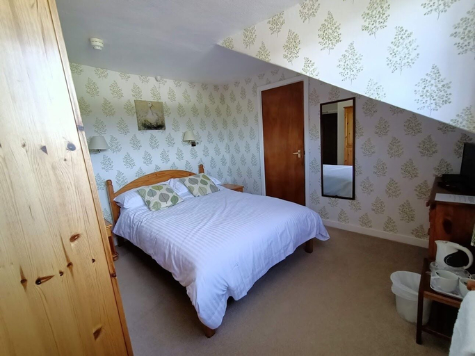 Bedroom 2, The Harp Inn, Powys