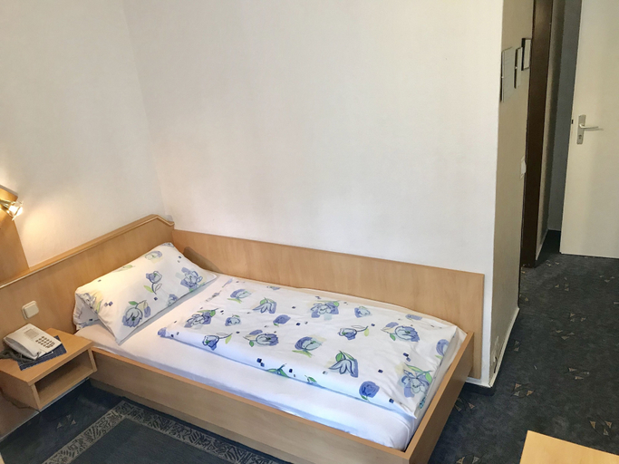 Bedroom 2, Hotel Terminus, Mainz