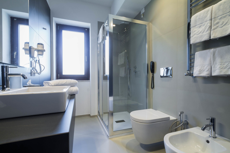 Bathroom 5, Sport Village Hotel & Spa, L'Aquila