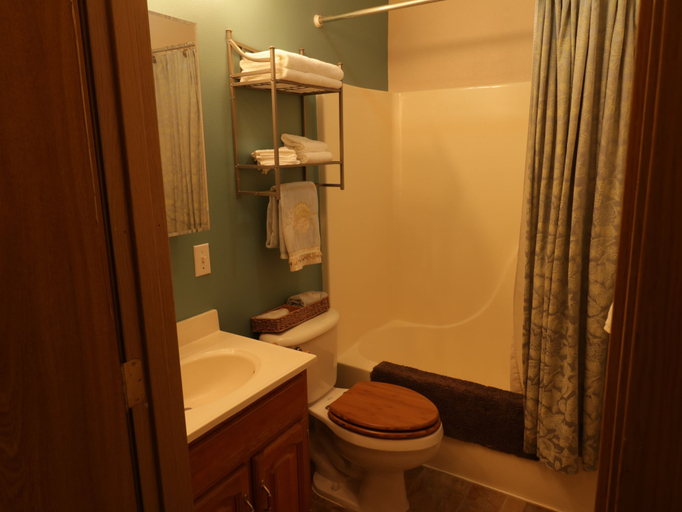Bathroom 3, Alaska Dreamin' Lodging, Kenai Peninsula