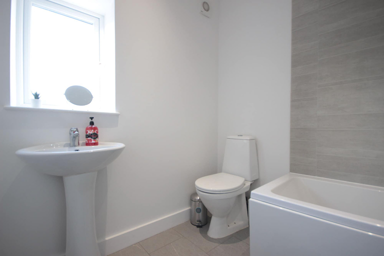 Bathroom 3, Studio 332, Kingston upon Hull