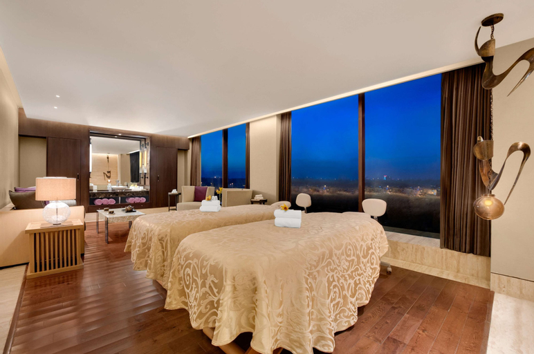 Bedroom 3, The Leela Ambience Convention Hotel Delhi, West