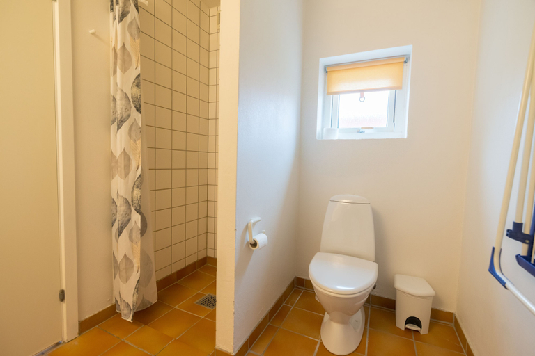 Bathroom 4, Skagen Strand Hotel Og Feriecenter, Frederikshavn