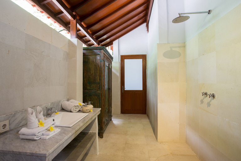 Bathroom 2, Villa Etnik Seminyak, Badung