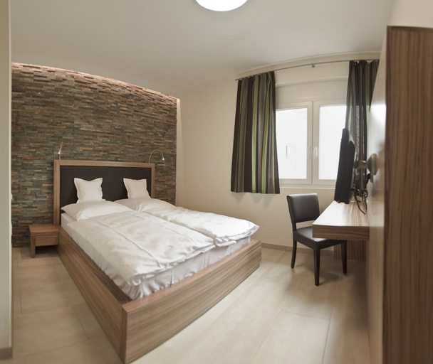 Bedroom 4, Hotel Maxis, Karlsruhe