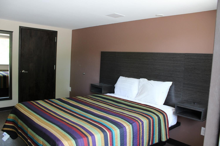 Bedroom 4, Castle Inn, Rensselaer