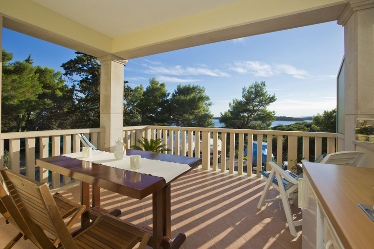 Others 5, Villa Malisko, Hvar