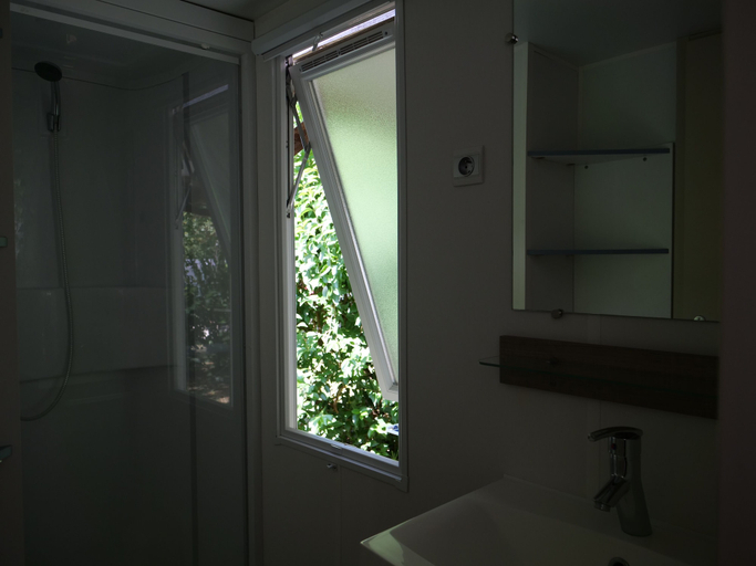 Bathroom 4, Camping L'Eau Vive, Lot