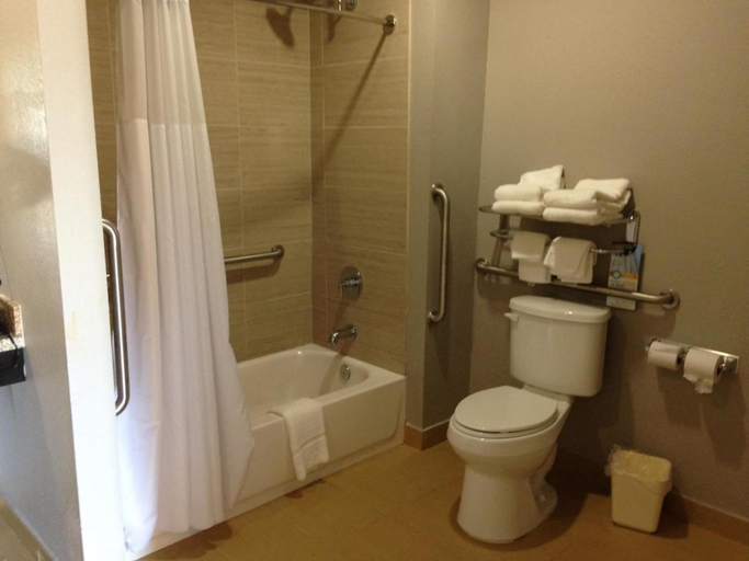 Bathroom 4, Scottish Inns & Suites, La Salle