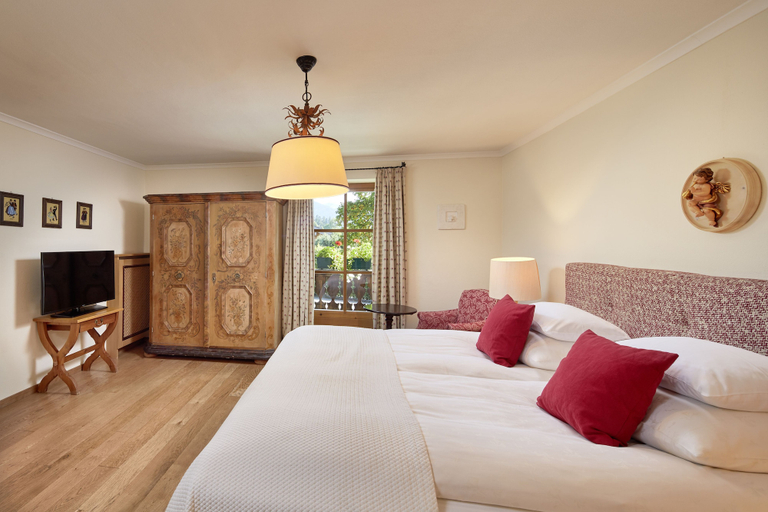 Bedroom 3, Landsitz Römerhof - Hotel Apartments, Kitzbühel