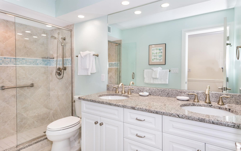Bathroom 4, Janthina 2A, Lee
