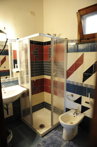 Bathroom 5, Sa Mola, Oristano