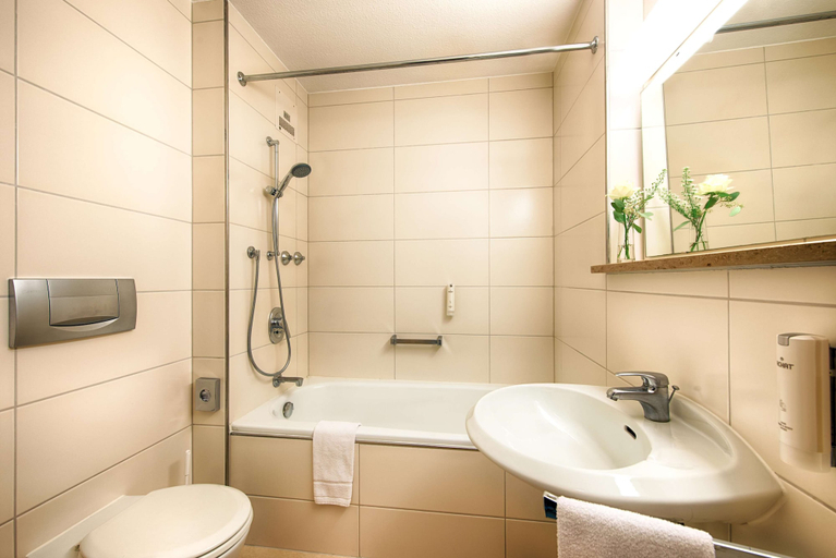 Bathroom 5, ACHAT Hotel Bad Dürkheim, Bad Dürkheim