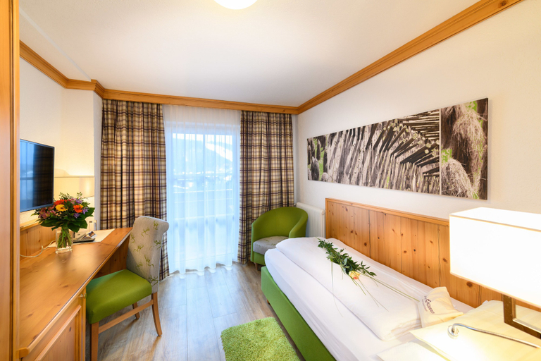 Bedroom 3, Alpenpark Resort, Innsbruck Land